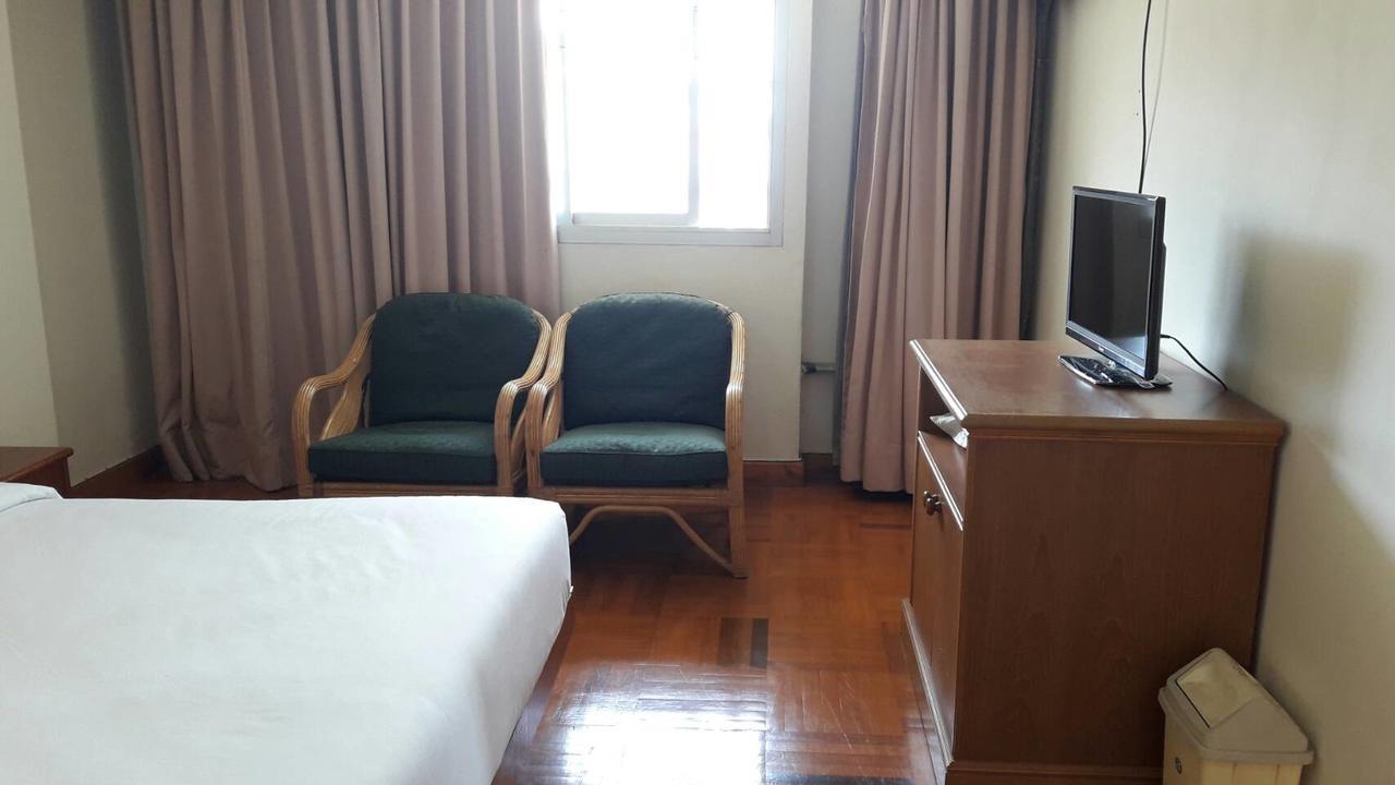 Paradorn Inn Chumpon Extérieur photo